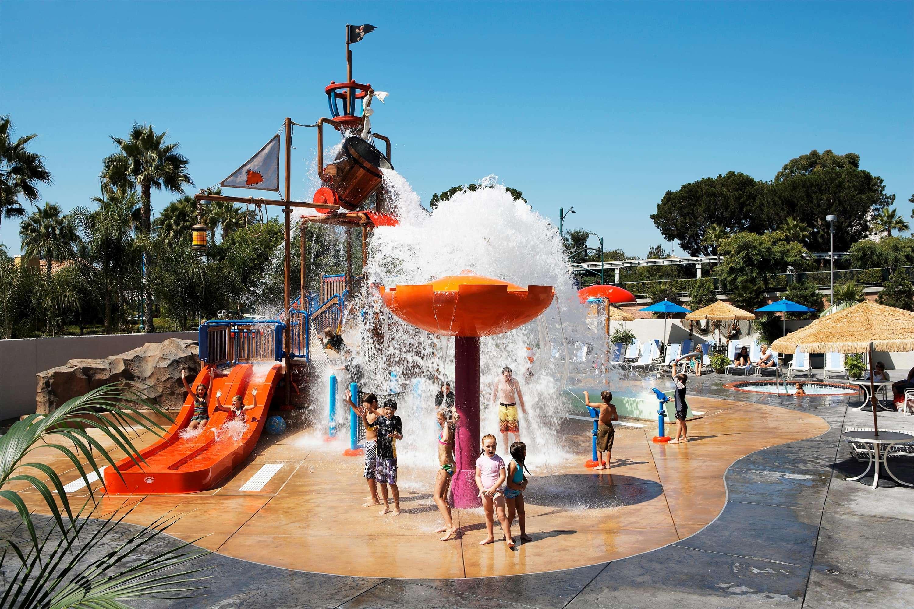 Howard Johnson by Wyndham Anaheim Hotel&Water Playground Exterior foto