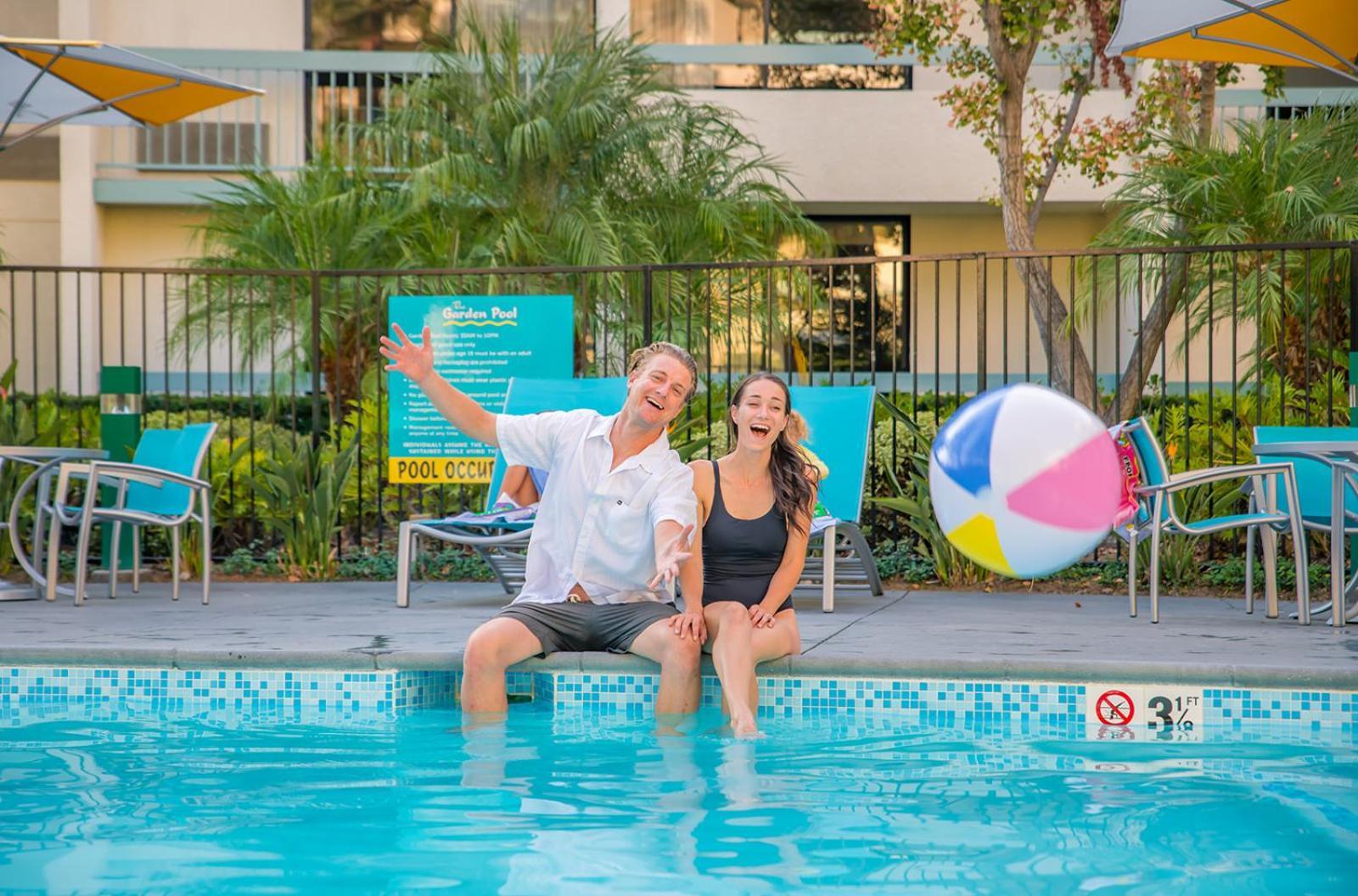 Howard Johnson by Wyndham Anaheim Hotel&Water Playground Exterior foto